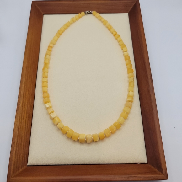 Baltic Amber short necklace - Picture 4 of 4